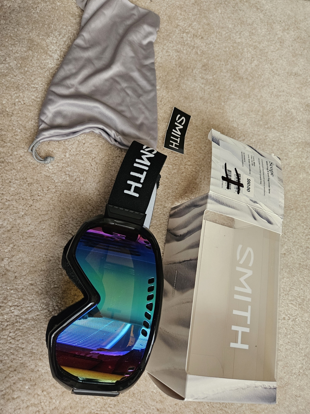 SMITH Snow Goggles with Mirrored Rainbow Lens